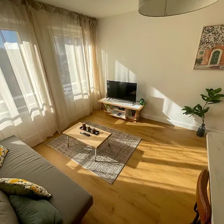 Spacieux T2 Proche Bordeaux, Parking Prive * Bruges